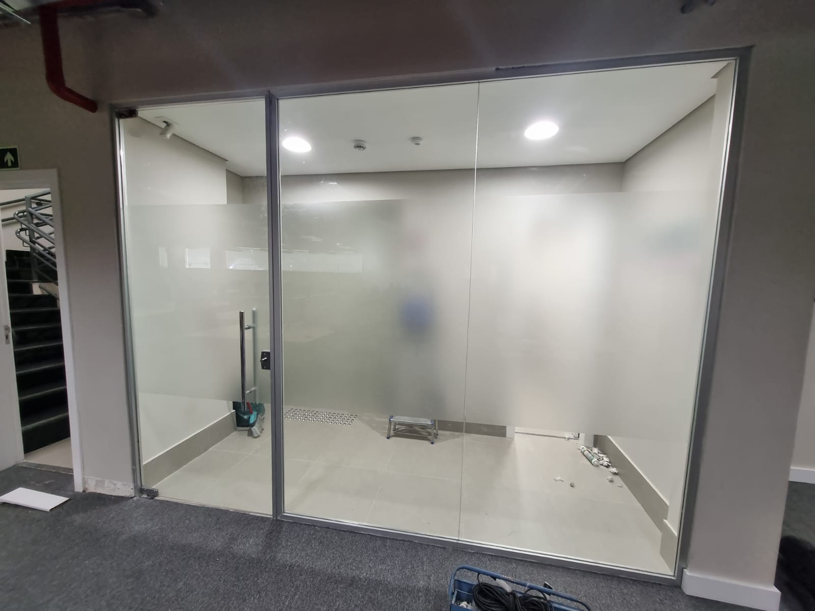 Fechamento porta com película em Venda Nova Belo Horizonte